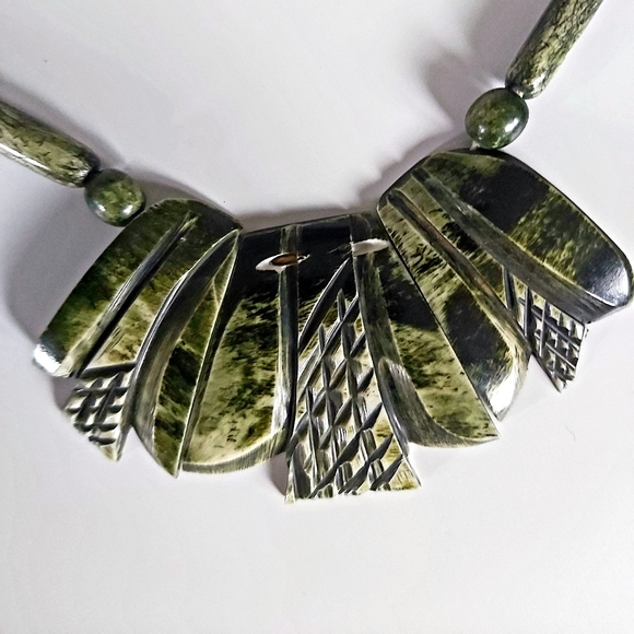 Necklace hard shell - Picture 3 of 5